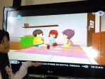 seorang-pelajar-sd-tengah-menonton-tayangan-tvri-terkait-program-belajar-dari-rumah.jpg