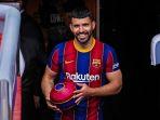 sergio-aguero-saat-baru-diperkenalkan-sebagai-pemain-barcelona.jpg