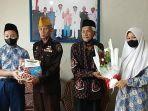 siswa-siswi-sit-al-khair-barabai-saat-temui-para-pejuang-veteran-di-kantor-legiun-veteran.jpg