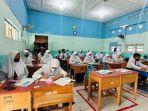 siswa-smpn-1-banjarbaru-belajar.jpg