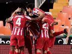 skuad-atletico-madrid-saat-merayakan-gol-ke-gawang-valencia_09.jpg