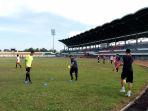 skuat-banua-fc-martapura-terus-berlatih_20180710_205411.jpg