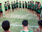 skuat-timnas-u-16-indonesia-dan-ketua-umum-pssi-edy-rahmayadi_20180921_151251.jpg