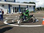 sosialisasi-edukasi-safety-riding-pengemudi-ojek-online.jpg
