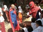 spiderman-dan-superman-sekolah-dasar-berangas_20171031_124623.jpg