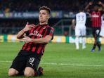 striker-ac-milan-krzysztof-piatek-merayakan-golnya.jpg