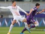 striker-ac-milan-zlatan-ibrahimovic-penyerang-fiorentina-dusan-vlahovic.jpg