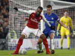 striker-arsenal-alexandre-lacazette-dibayangi-bek-chelsea-cesar-azpilicueta_20180111_060426.jpg