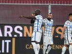 striker-inter-milan-romelu-lukaku-merayakan-gol-yang-dicetak-ke-gawang-genoa.jpg