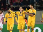 striker-juventus-federico-bernardeschi-tengah-olympiacos-fc_20171206_060433.jpg