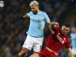 striker-manchester-city-sergio-aguero-berduel-dengan-bek-liverpool.jpg
