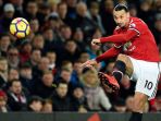 striker-manchester-united-zlatan-ibrahimovic-saat-menendang-bola-dalam-laga-lanjutan-liga-inggris_20171130_075855.jpg