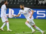 striker-real-madrid-karim-benzema-merayakan-golnya-ke-gawang-borussia-moenchengladbach.jpg