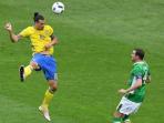 striker-swedia-zlatan-ibrahimovic-menyundul-bola_20160622_064549.jpg