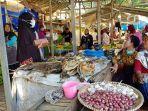 suasana-aktivitas-jual-beli-di-pasar-manuntung-berseri.jpg