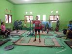 suasana-latihan-atlet-angkat-besi-junior-kalsel-di-gedung-pplp-kalsel_20180129_100521.jpg