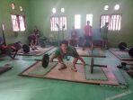 suasana-latihan-atlet-angkat-besi-junior-kalsel_20180129_090031.jpg