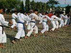 suasana-latihan-bersama-kenshi-dojo-ulm-di-open-space-ulm-banjarmasin_20180302_150246.jpg