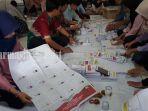suasana-pelipatan-surat-suara-di-kpu-tabalong-kamis-2132019.jpg