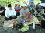 suasana-pemakaman-hj-noorfaizah-isteri-dari-husairi-abdi-wakil-bupati-hsu_20180128_200041.jpg