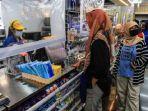 suasana-pembeli-di-indomaret.jpg