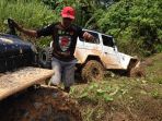 suasana-saat-melintasi-medan-berat-yang-ada-di-tabalong_20180312_161022.jpg