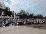 suasana-shalat-idul-fitri-di-lapangan-murjani-banjarbaru.jpg