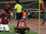 sujud-syukur-bek-timnas-u-16-indonesia-fajar-fathur-rachman_20180812_064420.jpg