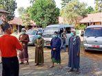 sukamta-memberi-pesan-sebelum-dipulangkan-ke-rumah-masing-masing-kepada-odp-yang-sem-a.jpg