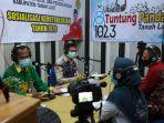 talkshow-bupati-tala-h-sukamta-kiri-talkshow-menyosialisasika.jpg