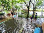 taman-palagan-terendam-di-kota-marabahan-kabupaten-batola-kalsel-senin-20122021.jpg