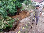 tanah-longsor-di-Kompleks-Mustika-Griya-Perma.jpg