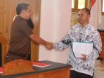 terdakwa-nobertus-boli-guru-asal-nunukan-yang-menampar-muridnya_20161130_113021.jpg