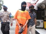 tersangka-ff-21-pertontonkan-kemaluan.jpg