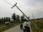 tiang-listrik-miring_20151113_110219.jpg