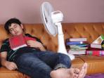 tidur-pakai-kipas-angin_20151119_160834.jpg