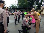 tiga-perwakilan-bintata-baru-polres-tala-dimandikan-bupati-tala-hm-sukamta.jpg