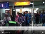 tim-arema-cronus-saat-tiba-di-bandara-syamsudin-noor_20151030_204219.jpg