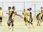 tim-barito-putera-latihan-perdana-di-stadion-17-mei-banjarmasin_20170124_204044.jpg