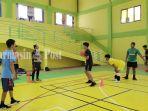 tim-bola-tangan-latihan-di-gor-setara-kota-marabahan-kabupaten-batola-sabtu-260220222.jpg