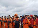 tim-gabungan-basarnas-dan-relawan-penyelam-kembali-mulai-bergerak-melakukan-pencarian.jpg