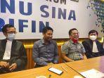 tim-hukum-h-ibnu-sina-arifin-noor-saat-memberikan-keterangan-pers1.jpg