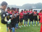 tim-martapura-fc-menggelar-latihan-resminya-di-stadion-gelora-gajahmada-mojokerto_20160521_112605.jpg