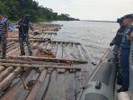 tim-satgas-gabungan-tni-al-banjarmasin-mengamankan-1400-batang-kayu-ilegal.jpg