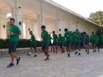timnas-indonesia-jalani-latihan-ringan-sebelum-kick-off-lawan-tuan-rumah-vietnam_20161207_160419.jpg