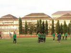 timnas-u-19-saat-melahap-latihan-service_20170905_073825.jpg