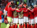timnas-wales-usai-mengandaskan-belgia-di-babak-perempat-final-piala-eropa-2016_20160702_170218.jpg