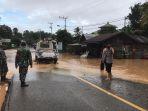 titik-banjir-yang-merendam-badan-jalan-di-desa-lumbang.jpg
