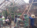 tni-warga-dan-lainnya-gotong-royong-bantu-rehab-rumah-hamidah.jpg
