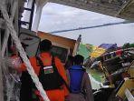 truk-di-dalam-kmp-jembatan-musi-ii-yang-karam-di-selat-kabupaten-tanbu-dan-kabupaten-kotabaru.jpg